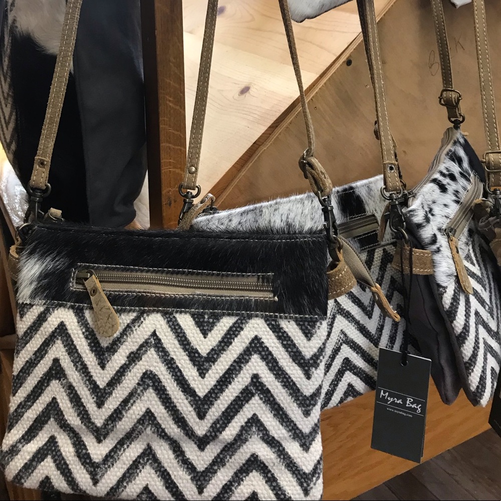 🥳HP- Myra staggering chevron crossbody hairon - Picture 4 of 8